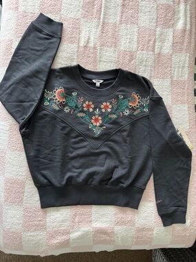 Wrangler Floral Embroidered Yoke Sweatshirt, S